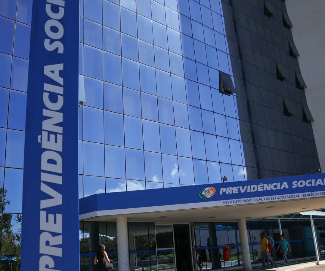 Previsão de gastos com INSS em 2027 é reduzida em R$ 5 bilhões