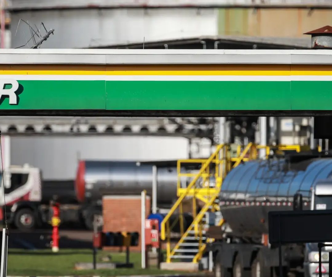 Petrobras aumenta diesel, mas subsídio mantém valor final; entenda