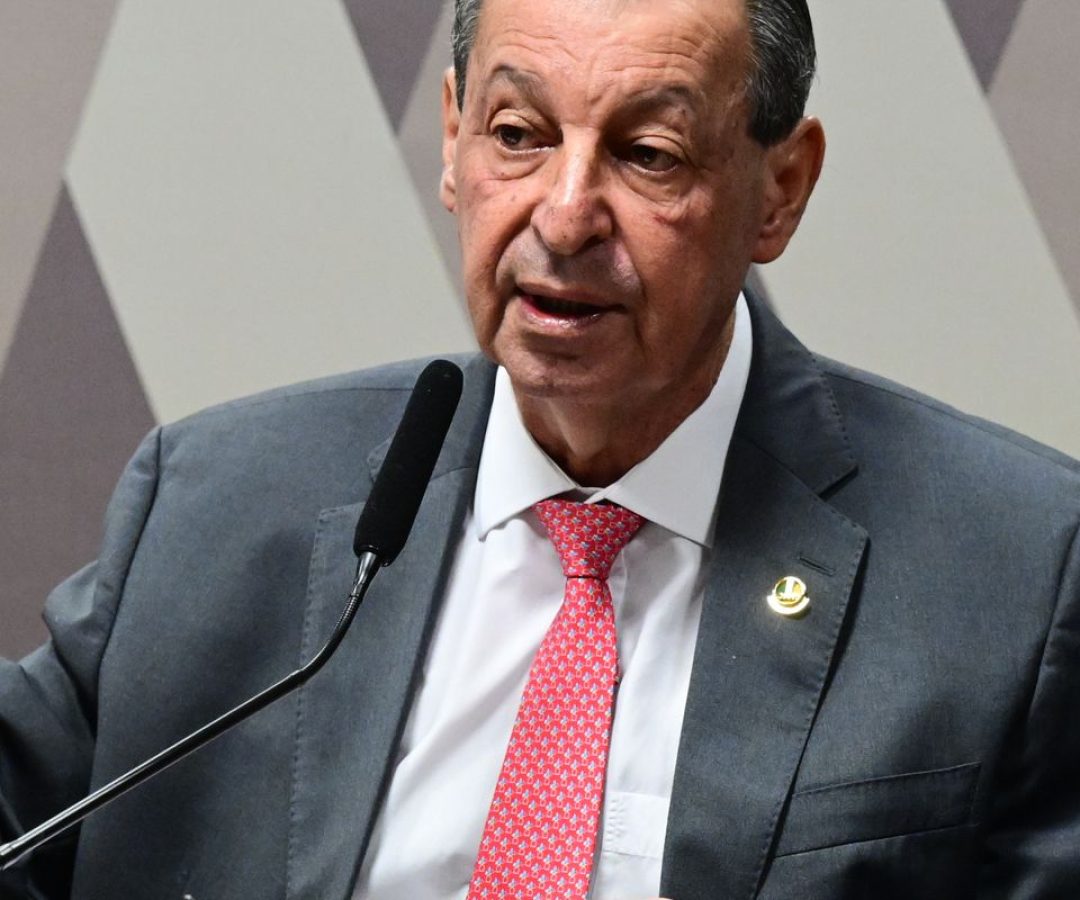 Relator da CCJ rejeita emendas da oposição que buscavam manter 6x1