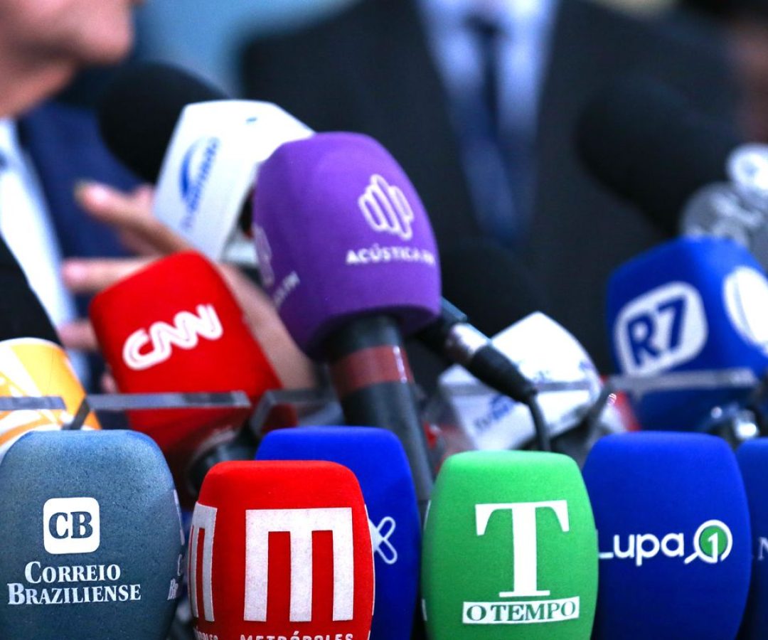 Assédio e sobrecarga ameaçam saúde mental de jornalistas, diz pesquisa