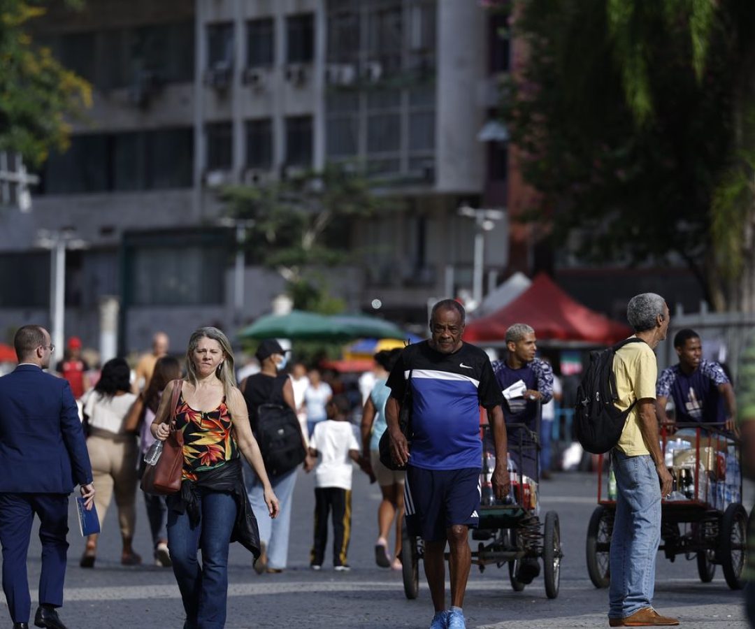Crescimento populacional caiu para 0,37% em 2026, estima IBGE