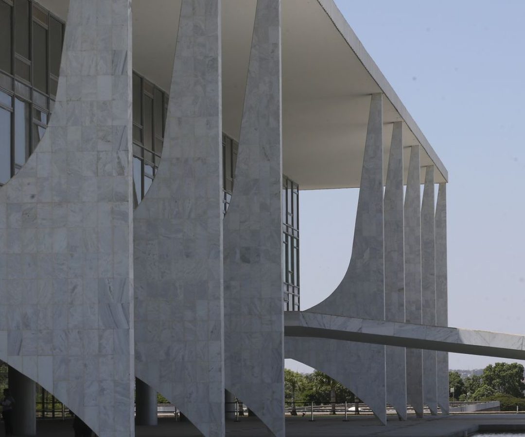 Saiba quais as atribuições do presidente da República e governadores