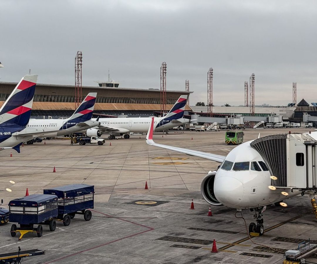 Anvisa atualiza regras de segurança sanitária para aviões e aeroportos