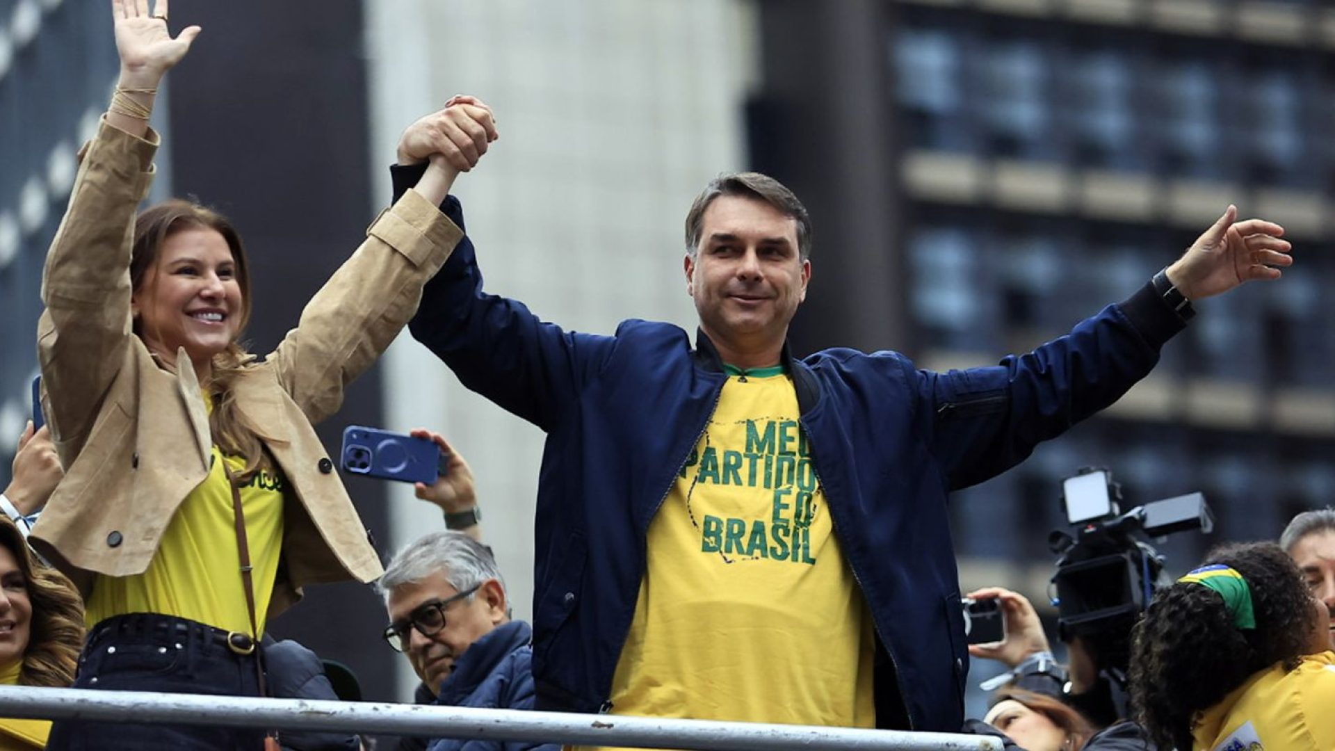 Flávio Bolsonaro propõe enxugar Estado e endurecer ações de segurança