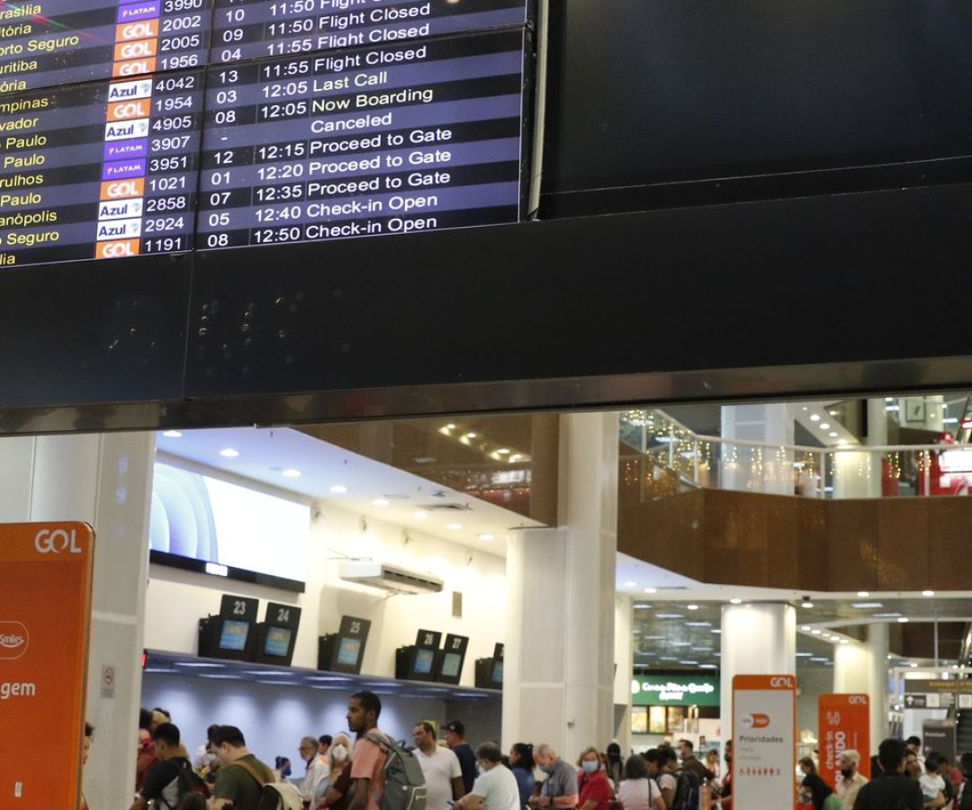 Aeroporto Santos Dumont é liberado para pousos e decolagens
