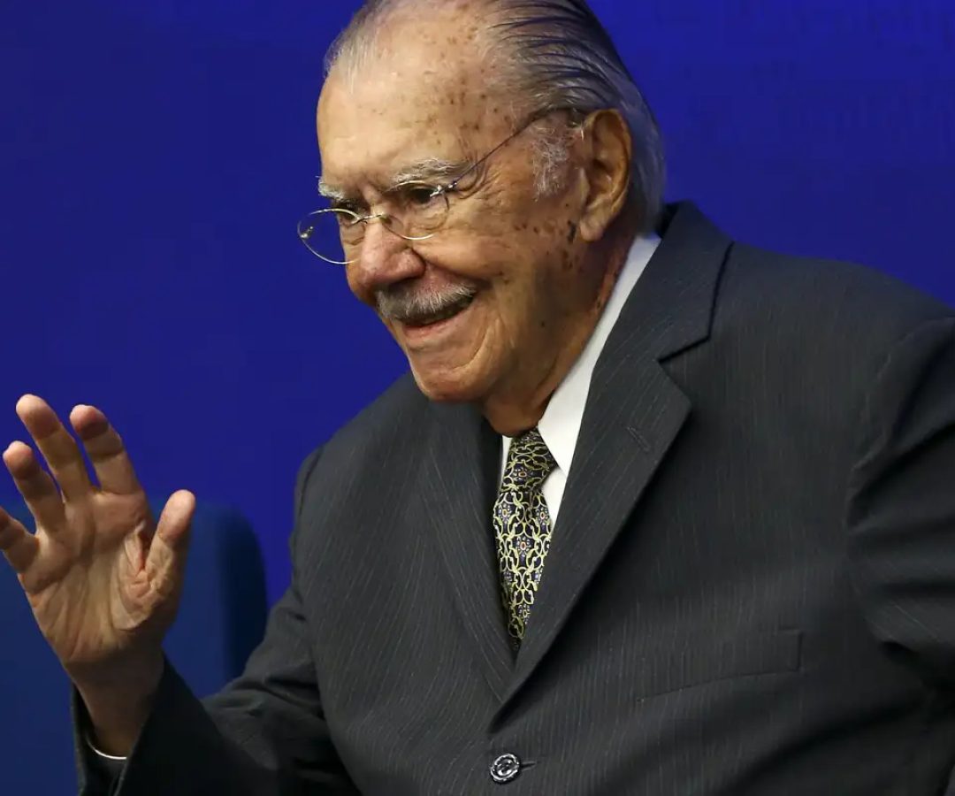 Sarney é internado no Sírio-Libanês para tratar pneumonia