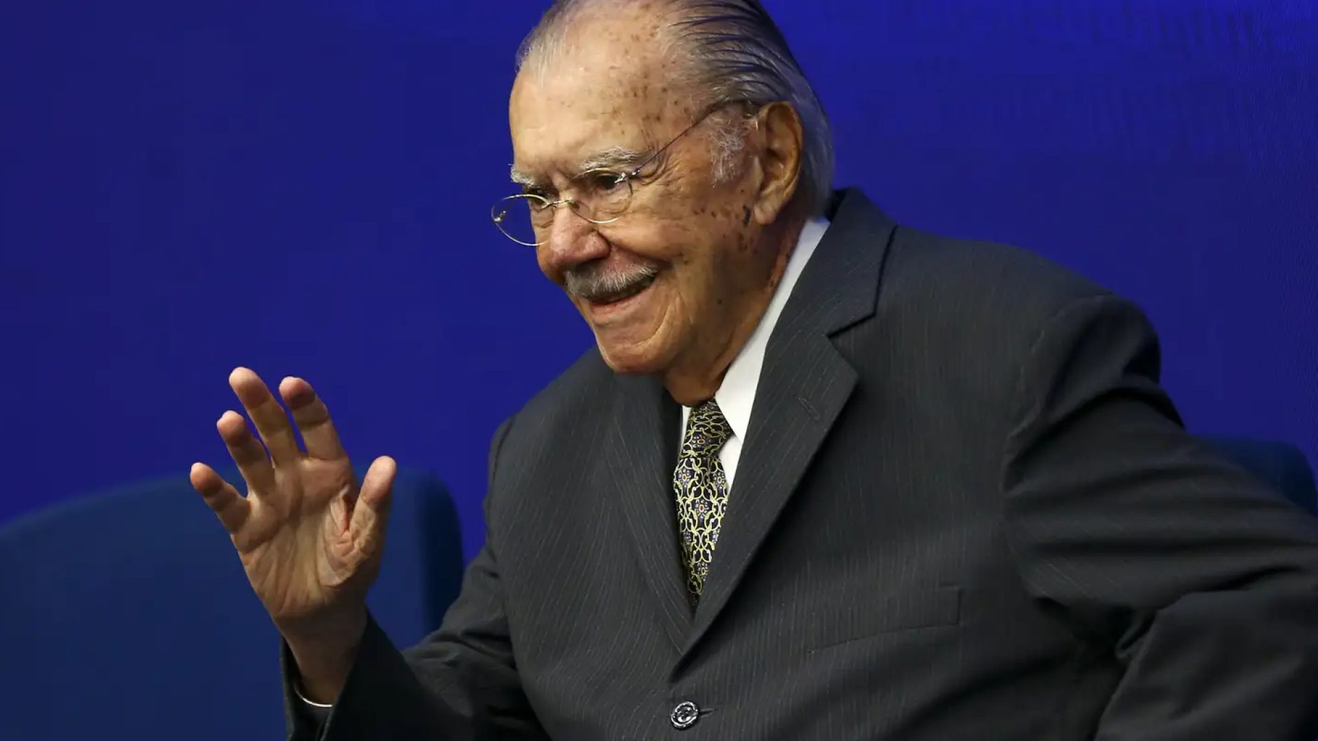 Sarney é internado no Sírio-Libanês para tratar pneumonia