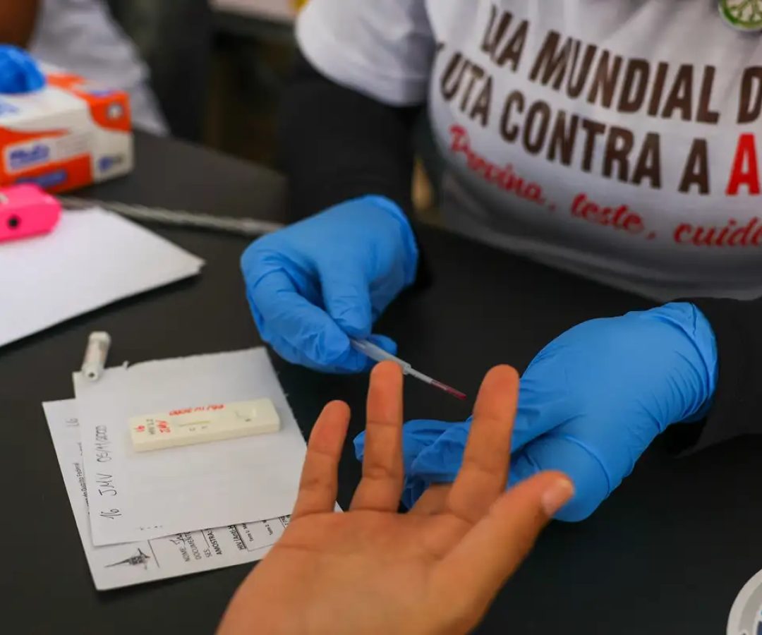 Desinformação sobre HIV dificulta tratamento e aumenta preconceito