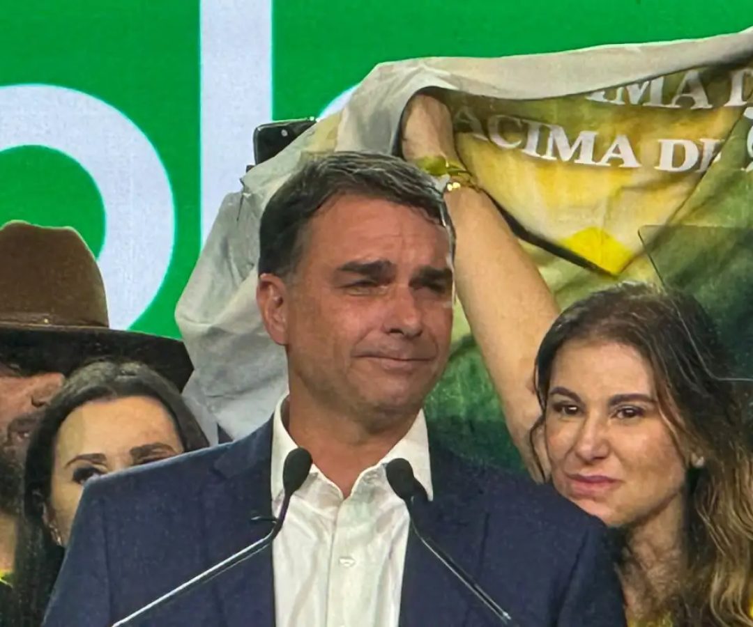 Flávio usou jatinho ligado à Vorcaro em viagem em 2025, diz revista