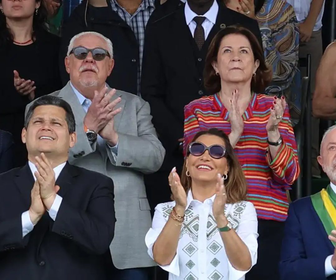 Começa o desfile cívico-militar do Dia da Independência em Brasília